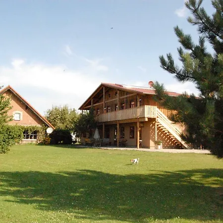 Landhof Zur Meierei بيت ضيافة Penzlin